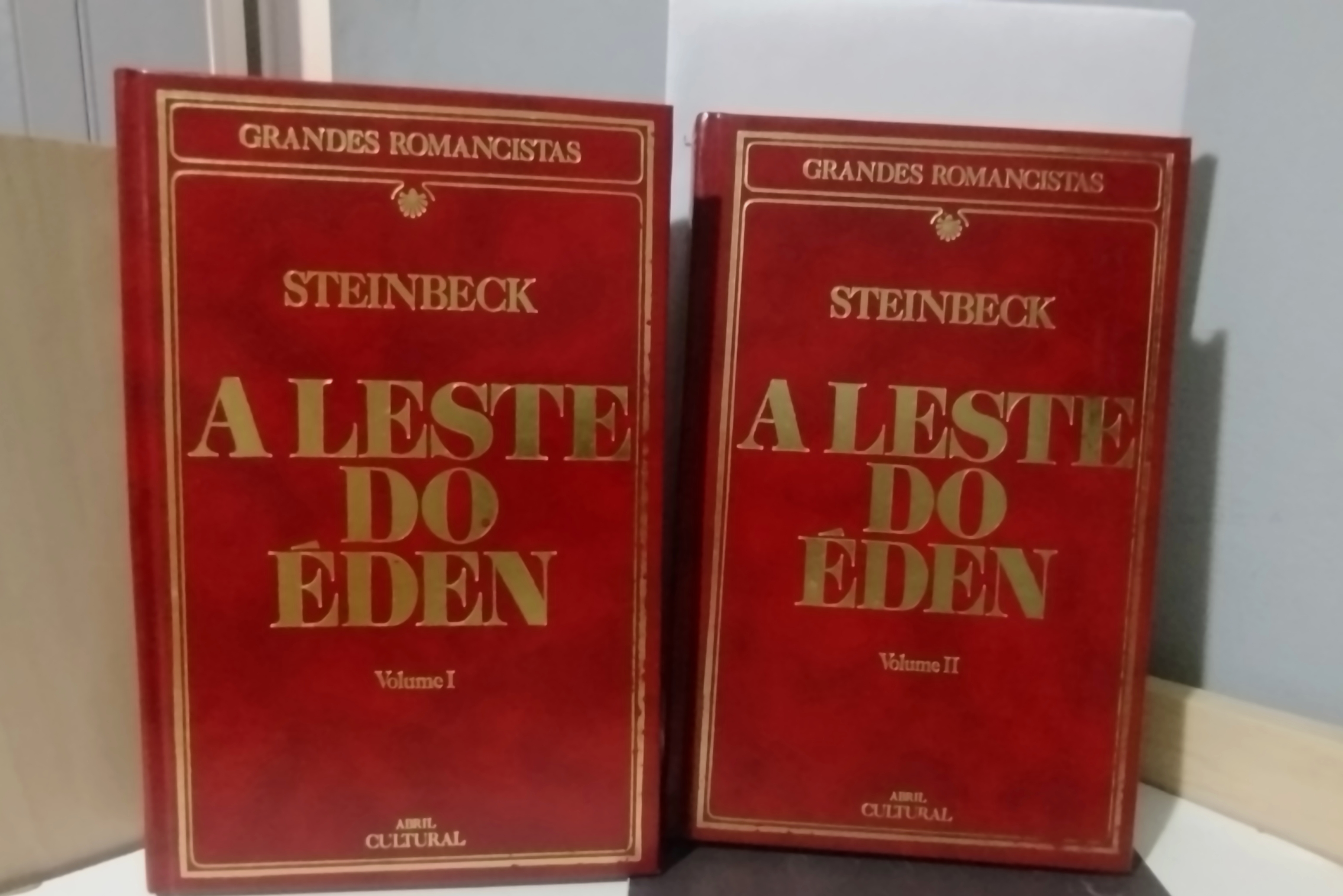 A leste do Éden vol I e II CAPA DURA